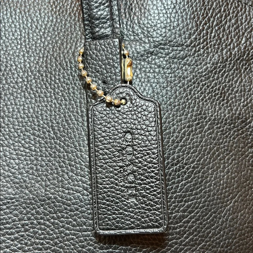 Coach Charlie turnlock tote bag in black pebble grain leather - Picture 4 of 17